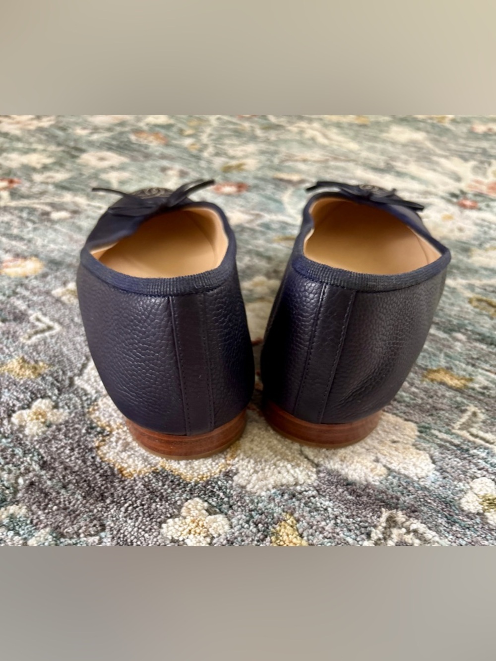 CHANEL Navy Leather Ballet Flats with CC Stitching and Bow - Picture 2 of 5